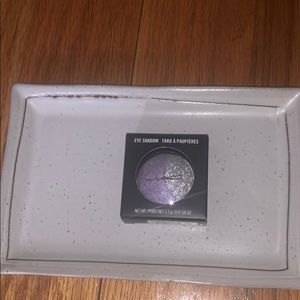 Auth. Mac Eye Shadow MINERALIZE
Devil-May-Care